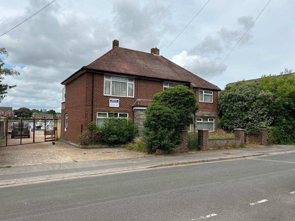 Lot: 29 - FREEHOLD DETACHED HOUSE FOR REFURBISHMENT OR SITE RE-DEVELOPMENT -